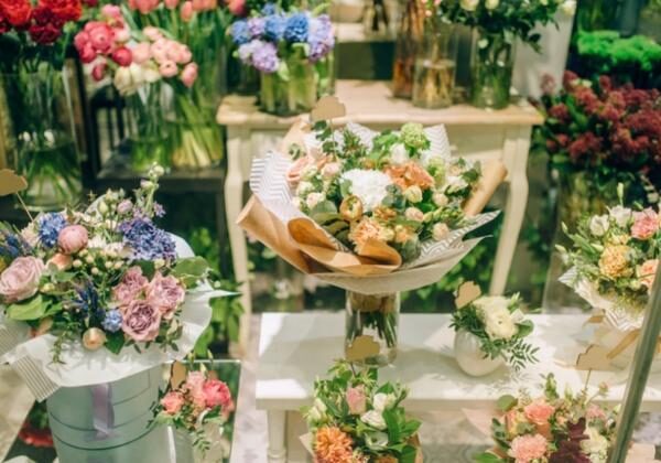 Express Your Love With Flowers - Quickee Quickee - Online Marketplace Sri Lanka - Shop Online Sri Lanka